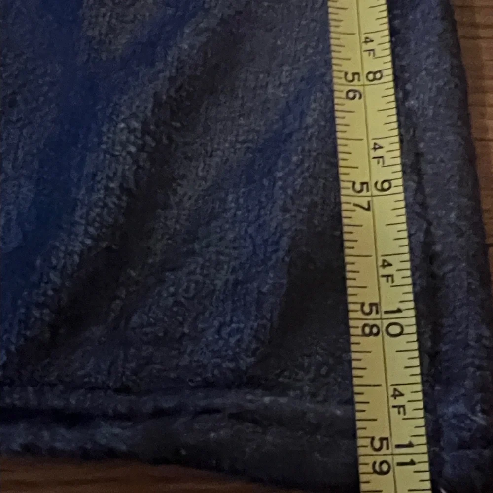 ( 0391) Only Cozy Black Mixed Colors Reading Blanket. Happy Holidays! - Picture 3 of 4